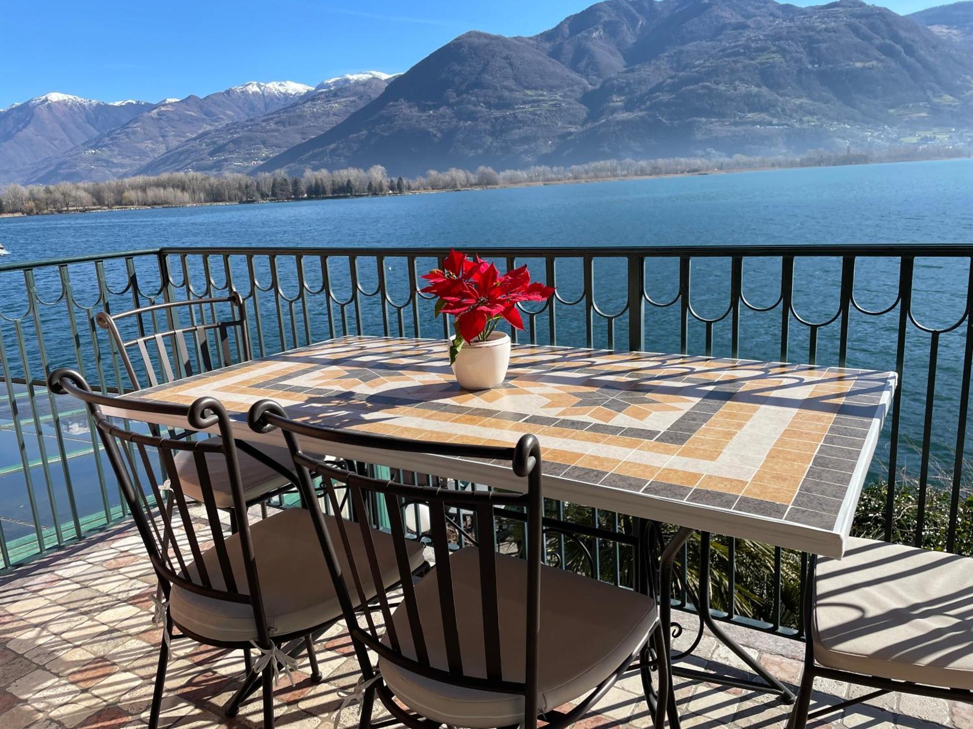 Blue Lake Lovere Exterior foto